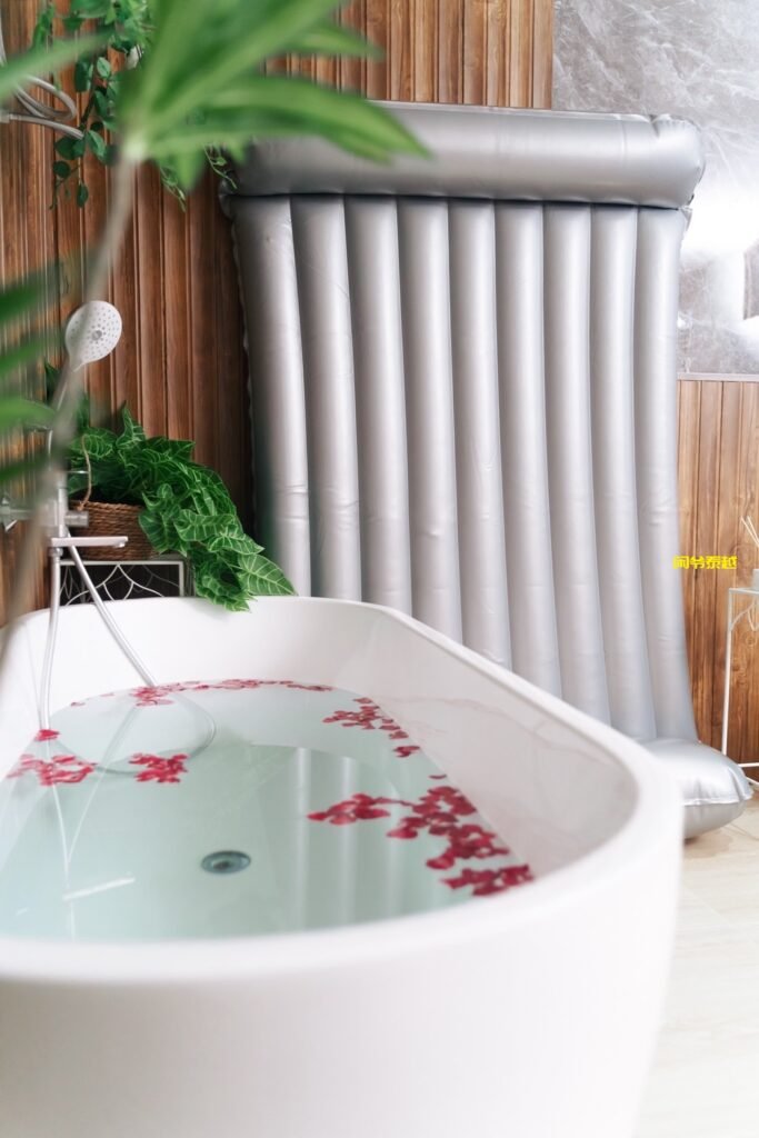 曼谷日按Airi nuru massage,情色沙发上玩转角色扮演,羽毛式调情与终极爱爱-东南亚闲爷