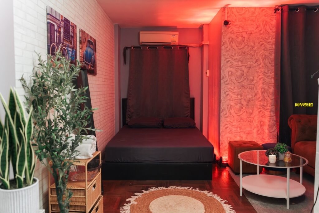 曼谷日按Airi nuru massage,情色沙发上玩转角色扮演,羽毛式调情与终极爱爱-东南亚闲爷